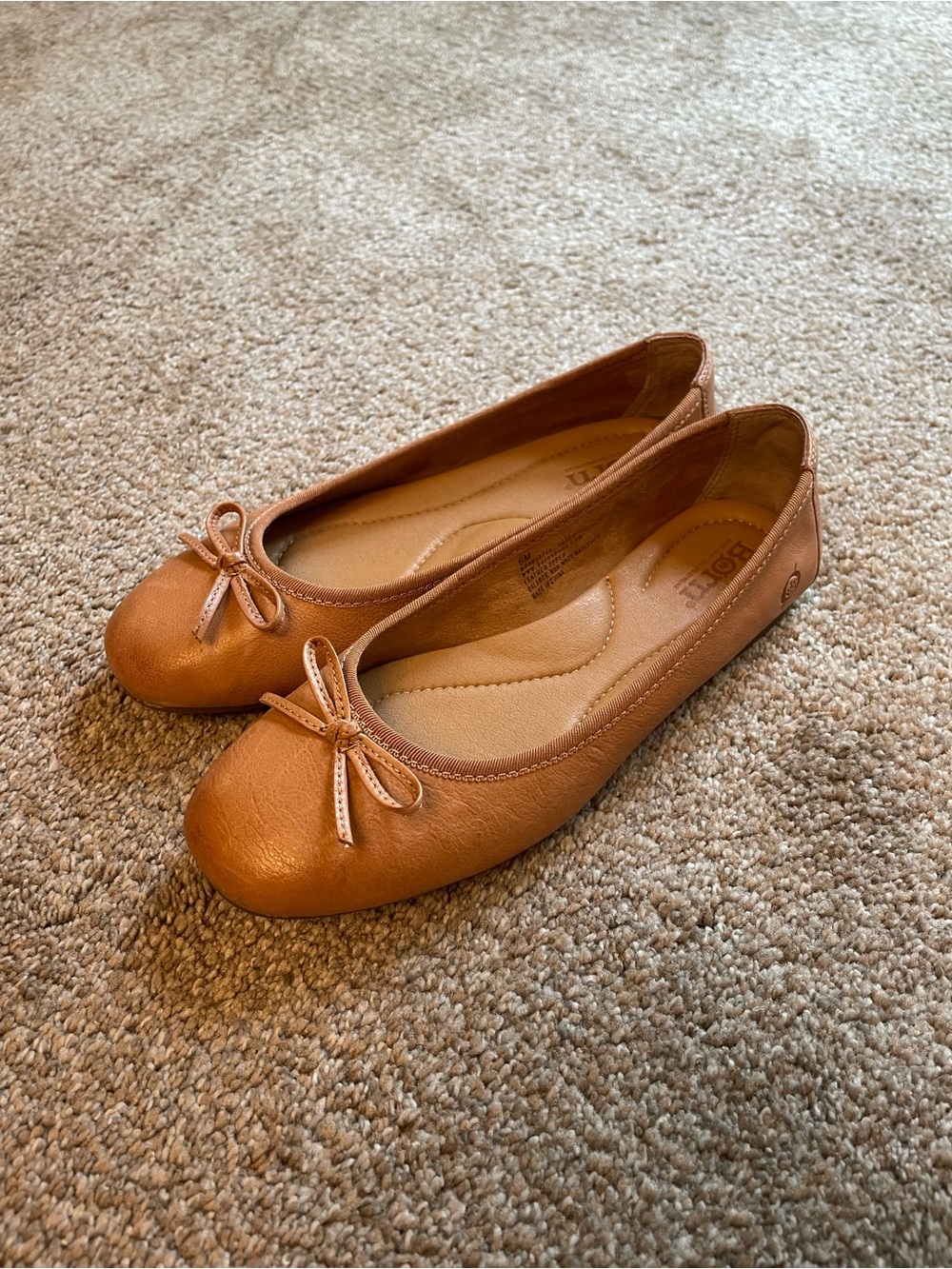 Born Brin Leather Women’s Tan Ballet Flats with Bow Size 6 Comfy, preppy
